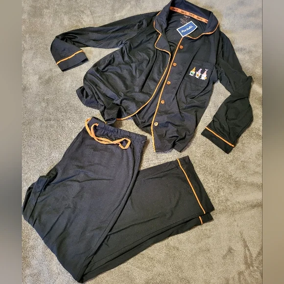 NEW! Women's Gnome Pajama Set By born Black Button Shirt & Pants M - Picture 1 of 7